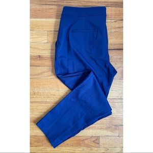 Lululemon cropped joggers. Navy blue size 10 4 pockets.